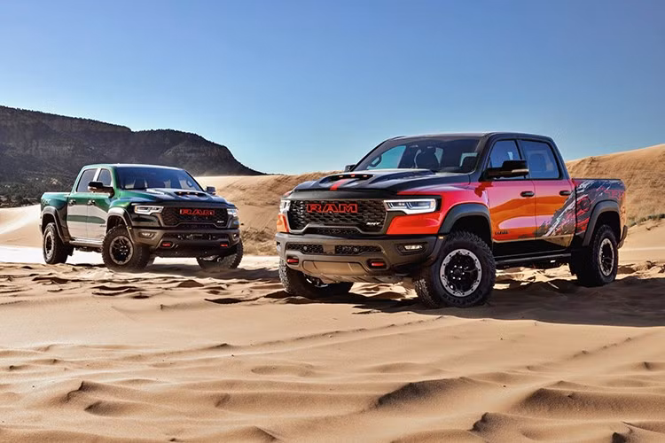 Như vậy, mức giá Ram 1500 SRT TRX 2027 chênh lệch 28.995 USD, khoảng 762 triệu đồng so với vản cũ và rất có thể nếu đại gia Việt nào thích Ram 1500 SRT TRX 2027, số tiền bỏ ra phải gần hoặc trên 10 tỷ đồng, hiện tại Ram 1500 TRX bản cũ đang được bán 8 tỷ đồng.