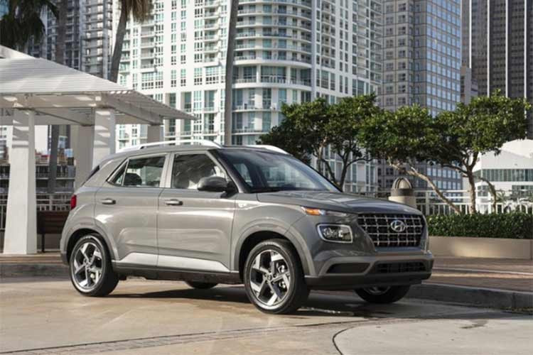 Khi Nissan Versa đã cùng Mitsubishi Mirage "nghỉ hưu", chiếc xe mới rẻ nhất mà khách hàng có thể mua ở Hoa Kỳ chính là Hyundai Venue phiên bản cơ bản. Đối với những người có ngân sách eo hẹp nhưng vẫn cần một chiếc xe mới có bảo hành, đây chính là lựa chọn tốt nhất.