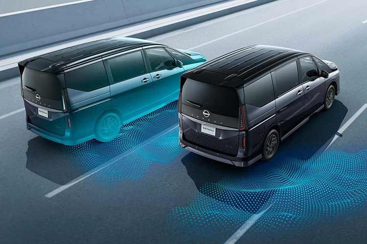 Ở bản facelift này, Nissan Serena C28 tập trung thay đổi mạnh mẽ ở phần đầu xe. Ngôn ngữ thiết kế V-Motion đặc trưng nay được làm mới với các họa tiết hình chữ V xếp tầng, thay thế cho các thanh ngang ở phiên bản tiền nhiệm.