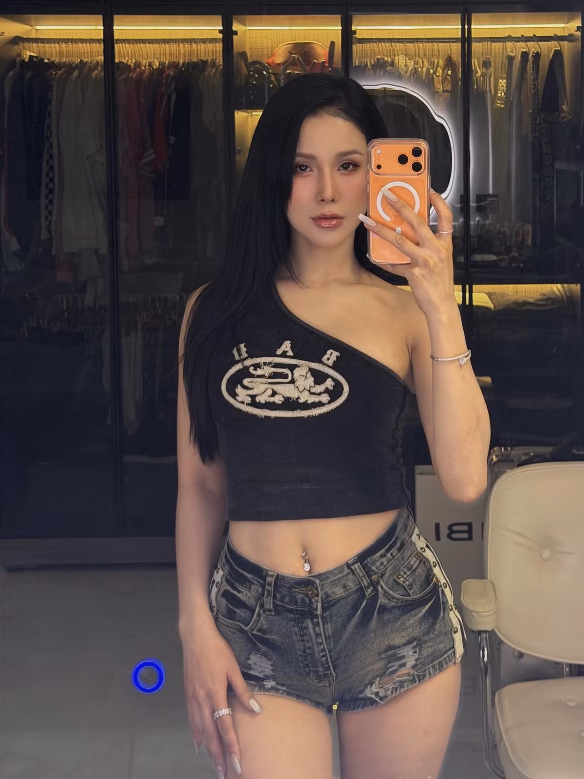 Sau tất cả những biến cố gia đình, thay vì xuống tinh thần, Diệp Lâm Anh lại khiến công chúng bất ngờ khi ngày càng đẹp hơn, mạnh mẽ hơn và bản lĩnh hơn.