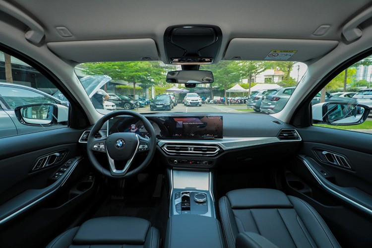 View - BMW 320i đang giảm giá tới trăm triệu đồng tháng 11/2025 | Báo Tri thức và Cuộc sống - TIN TỨC PHỔ BIẾN KIẾN THỨC 24H