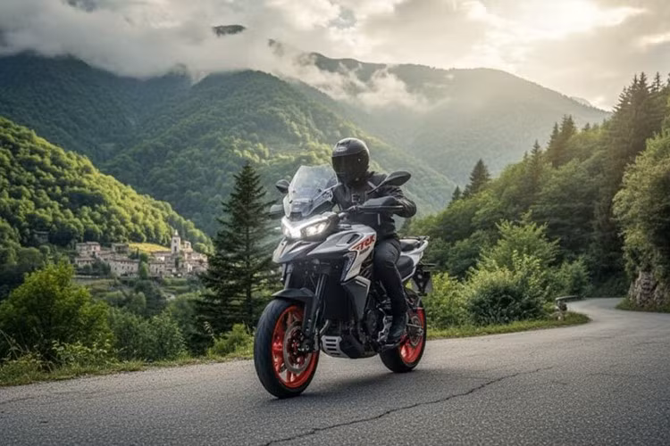 Benelli dự kiến sẽ chính thức bán TRK 902 Stradale từ năm 2026 tại một số thị trường và rất có thể sẽ sớm về Việt Nam. Mức giá xe Benelli TRK 902 Stradale 2026 hiện chưa được công bố chính thức.