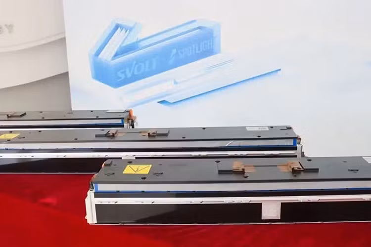 Xe trang bị động cơ đơn phía trước, công suất 163 mã lực, momen xoắn 250Nm. Khả năng tăng tốc từ 0–50km/h trong 3 giây, phù hợp với đặc trưng linh hoạt của một mẫu EV cỡ nhỏ đô thị.