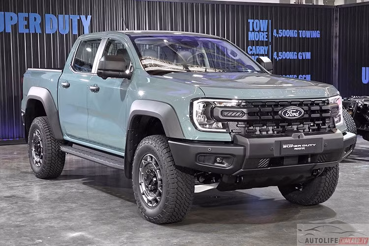 Ford Ranger SUPER DUTY được định vị là mẫu xe dành cho khách hàng có nhu cầu chuyên chở và kéo tải nặng trong các điều kiện khắc nghiệt. Tại thị trường Đông Nam Á sắp được phân phối mẫu xe này với giá "mềm" hơn, nhờ lắp ráp tại Thái Lan.