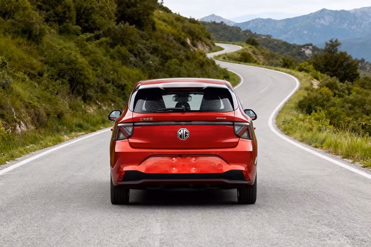 Mẫu xe trang bị bộ pin lithium-ion mangan được SAIC hợp tác phát triển cùng QingTao Energy, cho phạm vi hoạt động 530km theo chu kỳ CLTC. Hiện tại, dòng MG4 đang được bán với giá 68.800 – 102.800 NDT (khoảng 255-381 triệu đồng).