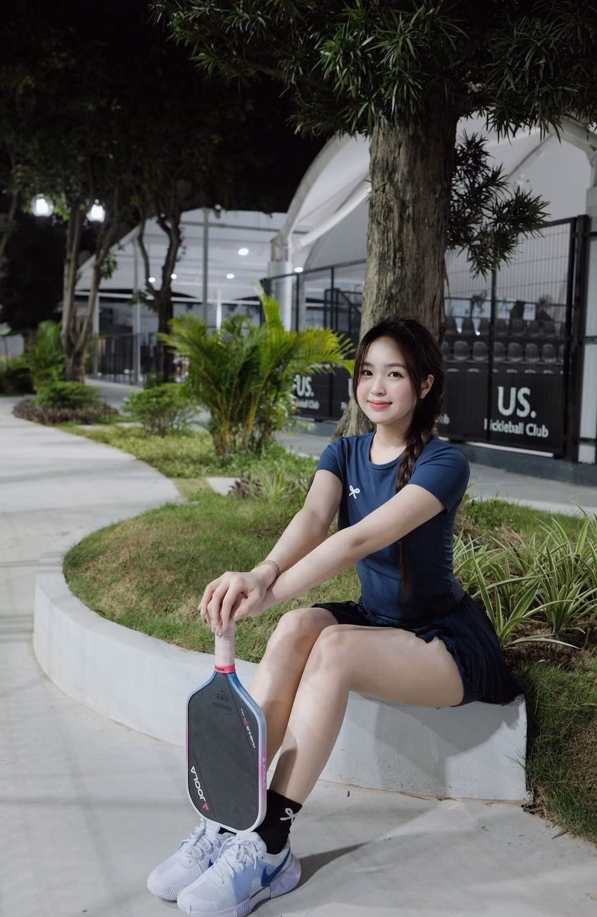 Trước khi được biết đến với biệt danh "hot girl mất ngủ", Lê Phương Anh đã là một gương mặt quen thuộc trong cộng đồng game thủ cũng. Sau đó, cô nổi tiếng với vẻ ngoài xinh đẹp, nụ cười rạng rỡ và phong cách chơi thể thao đầy năng lượng. Ảnh sử dụng trong bài: FBNV