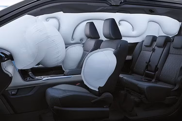 Người dùng có đa dạng lựa chọn với các phiên bản cao cấp hơn. Cụ thể, phiên bản Q có giá 335 triệu Rupiah (khoảng 529 triệu đồng), phiên bản Q Modellista giá 350 triệu Rupiah (khoảng 553 triệu đồng). Riêng phiên bản cao cấp nhất Q TSS Modellista được niêm yết mức 390 triệu Rupiah (tương đương 617 triệu đồng).