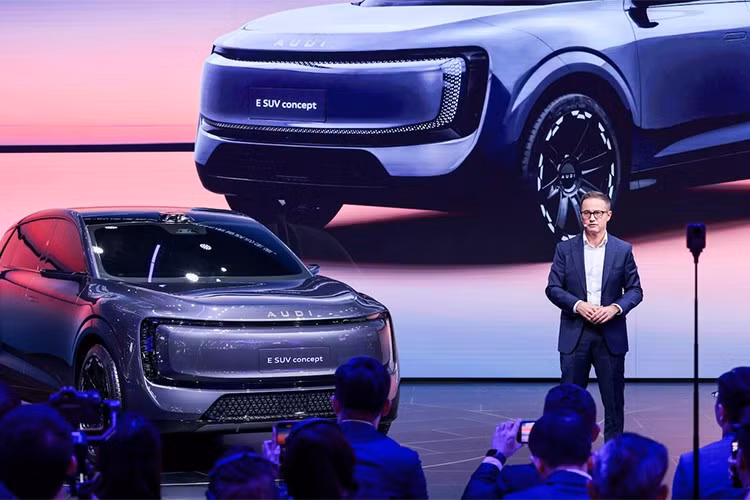 Đây là mẫu xe thứ hai được thương hiệu con AUDI giới thiệu chỉ một năm sau khi chính thức ra mắt, nối tiếp thành công bước đầu từ E5 Sportback – mẫu xe mở bán vào tháng 9 năm nay.