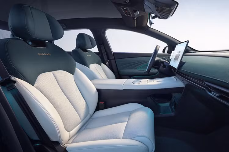 Trung Quốc hiện là quốc gia dẫn đầu thế giới về điện khí hóa ôtô. Các mẫu xe điện sản xuất tại đây thường có lợi thế về tầm hoạt động, tiện nghi và công nghệ, trong khi giá thành vẫn ở mức cạnh tranh. Nissan tin rằng những lợi thế này sẽ giúp họ chiếm lĩnh phân khúc xe điện giá rẻ tại Đông Nam Á và Trung Đông, nơi nhu cầu đang tăng trưởng mạnh.