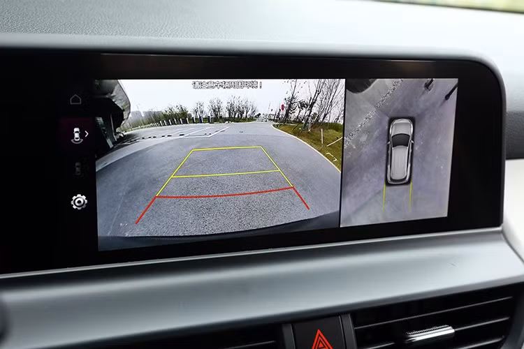 Cụ thể, xe tại Trung Quốc được trang bị động cơ 1.5L hút khí tự nhiên công suất 113 mã lực hoặc động cơ tăng áp 1.4L công suất 140 mã lực. Cả hai phiên bản đều đi kèm hộp số tự động IVT và hệ dẫn động cầu trước.