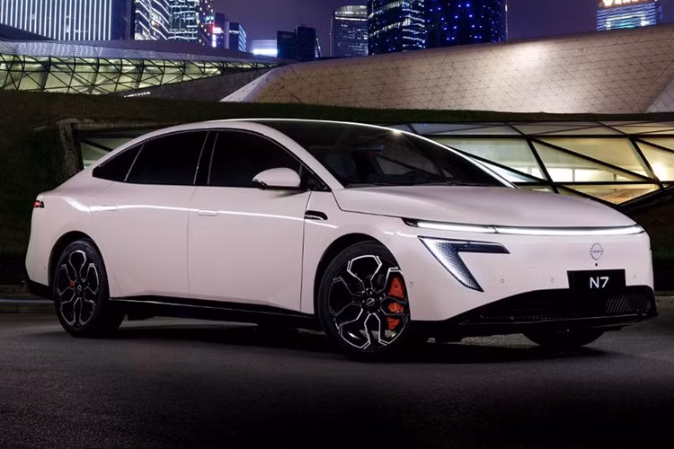 Nissan N7 là một trong những mẫu xe dự kiến được hãng xe Nhật Bản xuất khẩu đầu tiên. Mẫu sedan hạng trung thuần điện này từng được ra mắt tại Trung Quốc vào tháng 4/2025. Xe do liên doanh giữa Nissan và đối tác Trung Quốc cùng phát triển, sản xuất. Hiện Nissan N7 đang được lắp ráp tại nhà máy ở Quảng Châu, tỉnh Quảng Đông.