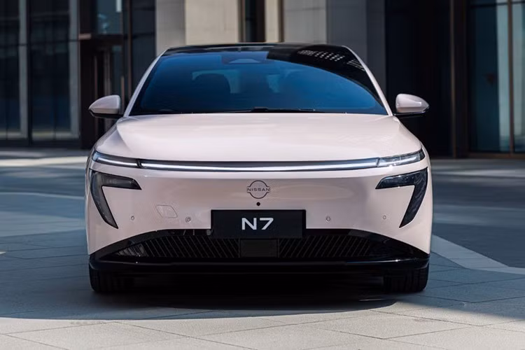 Phần mềm điều khiển của mẫu N7 hiện sử dụng công nghệ trí tuệ nhân tạo (AI) do một công ty Trung Quốc phát triển, nhưng nếu muốn xuất khẩu ra nước ngoài, khả năng Nissan sẽ phải điều chỉnh hệ thống này bởi một số quốc gia có quy định hạn chế sử dụng AI có nguồn gốc từ Trung Quốc vì lý do an ninh dữ liệu