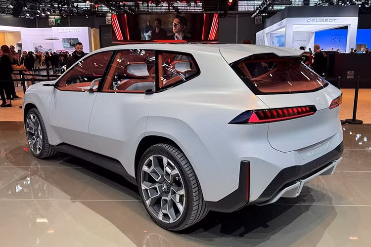 Hiện tại, BMW đang triển khai các bài thử nghiệm thực tế cho dòng xe này, với nhiều nguyên mẫu đang được kiểm nghiệm khắt khe tại Miramas (Pháp).