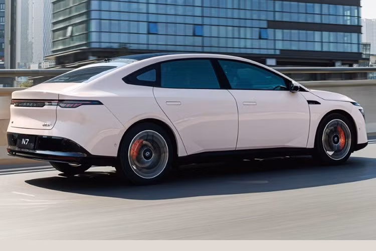 Với mức giá khởi điểm 119.900 nhân dân tệ (khoảng 438 triệu đồng), Nissan N7 đã thu hút được sự quan tâm lớn tại thị trường nội địa và được kỳ vọng sẽ tạo sức hút tại các thị trường mới nhờ mức giá cạnh tranh và danh mục tính năng phong phú.