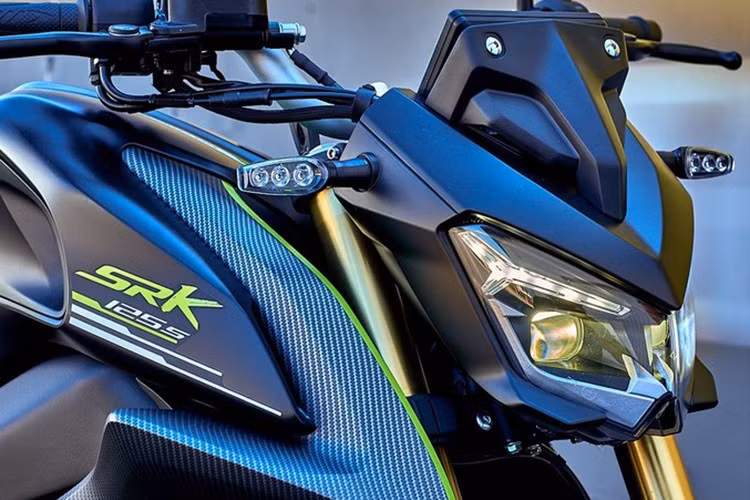 Về trang bị, xe sở hữu hệ thống đèn LED toàn bộ, màn hình hiển thị LCD kỹ thuật số, cổng sạc USB Type-A, bình xăng dung tích 10 lít.