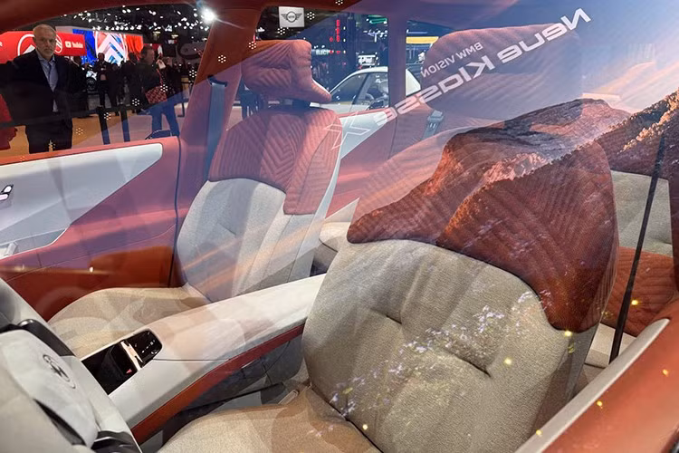 Ngoài ra, hãng xe Đức cũng tiết lộ những nâng cấp đáng chú ý của BMW iX3 thế hệ mới: phạm vi hoạt động xa hơn, khả năng sạc nhanh vượt trội và hệ điều hành hoàn toàn mới với giao diện hiển thị cải tiến.