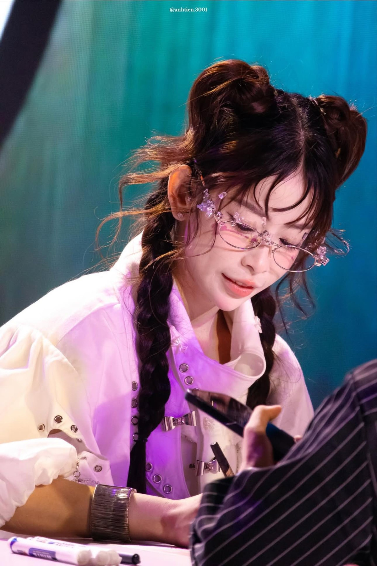 Kể từ sau khi tham gia Chị Đẹp Đạp Gió Rẽ Sóng, sức nóng của Châu Tuyết Vân chưa bao giờ hạ nhiệt. Cô không chỉ được công chúng yêu mến bởi tài năng và thành tích ấn tượng trong Taekwondo mà còn bởi sự duyên dáng, tinh thần nỗ lực không ngừng nghỉ trong lĩnh vực giải trí. Ảnh sử dụng trong bài: FBNV