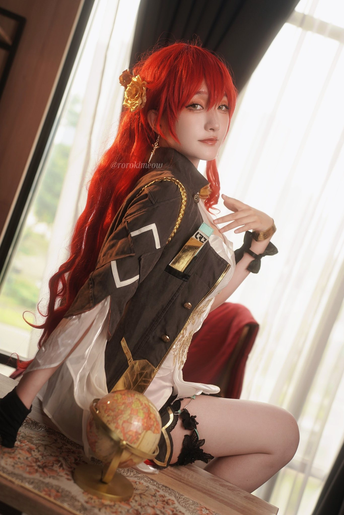 Đáng chú ý, nhiều fan Việt để lại bình luận dưới bài đăng của Roroki. Không chỉ vậy, họ còn gọi tên Sơn Tùng. Một số còn "chế" ảnh cả hai cùng "check-in" tại chợ Bến Thành.