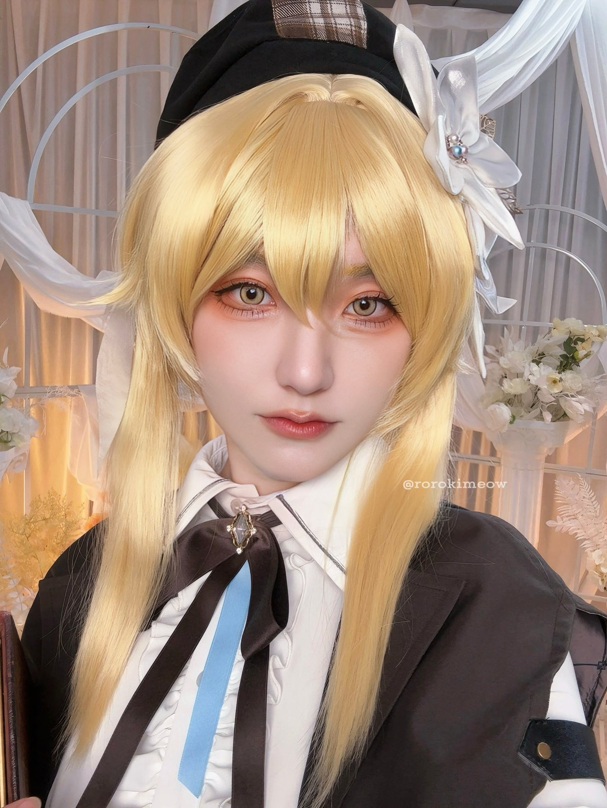 Nữ coser cũng chịu khó tương tác với khán giả Việt.