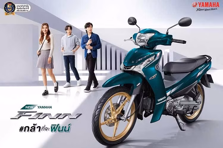 Yamaha Finn 2026 mới vừa được ra mắt thị trường Thái Lan. Phiên bản Finn mới lần này được nâng cấp toàn diện nhằm đáp ứng nhu cầu của lối sống hiện đại. Diện mạo xe nhìn cao cấp, trang bị hiện đại cùng nhiều tiện ích thiết thực cho nhu cầu di chuyển hằng ngày.
