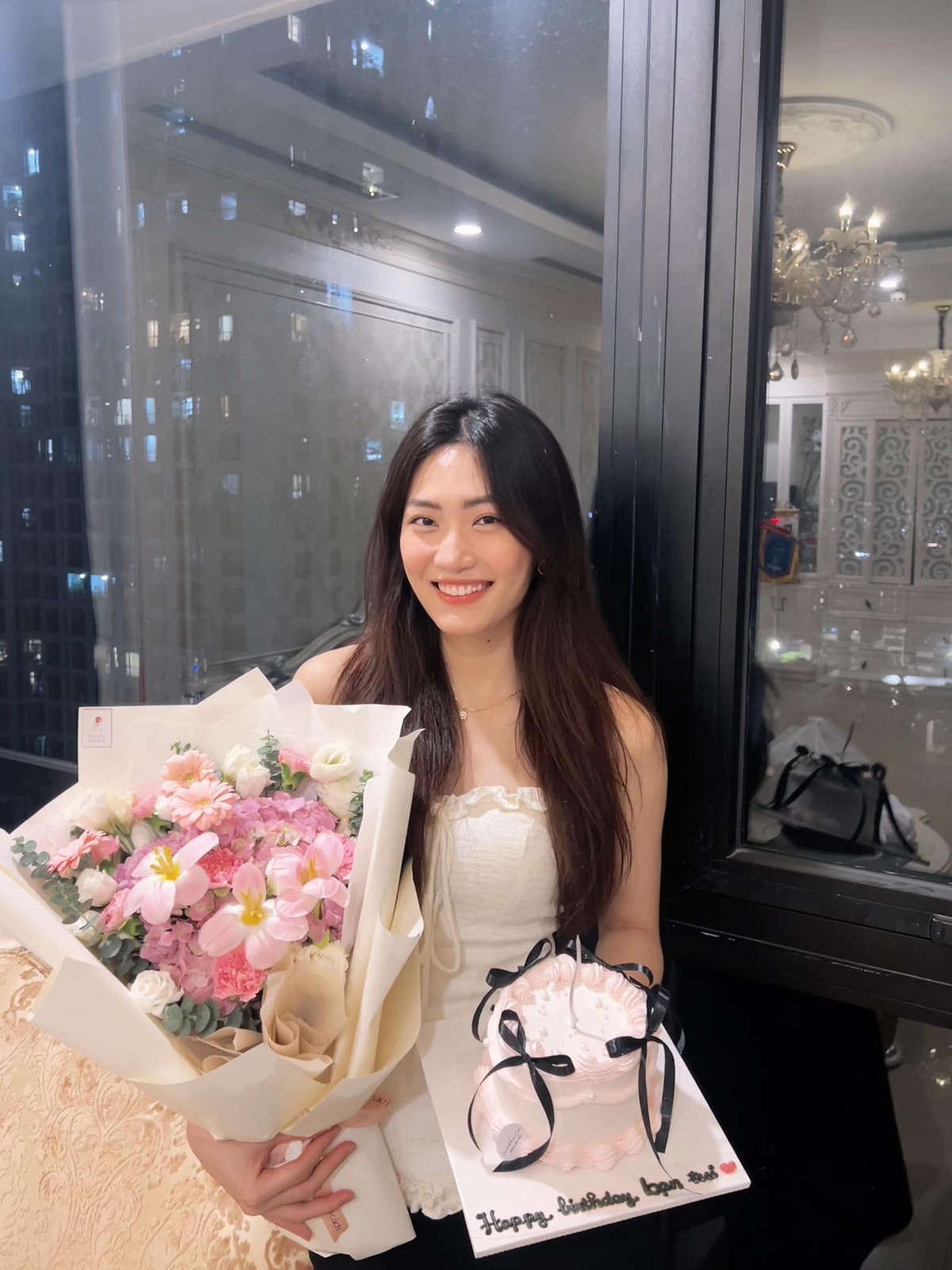 Sau khi kết hôn, cặp đôi chọn lối sống kín tiếng, ít khi chia sẻ chuyện riêng tư lên mạng xã hội, chính vì vậy thông tin cô mang thai đã nhận được cơn mưa lời chúc phúc từ đồng đội và người hâm mộ.