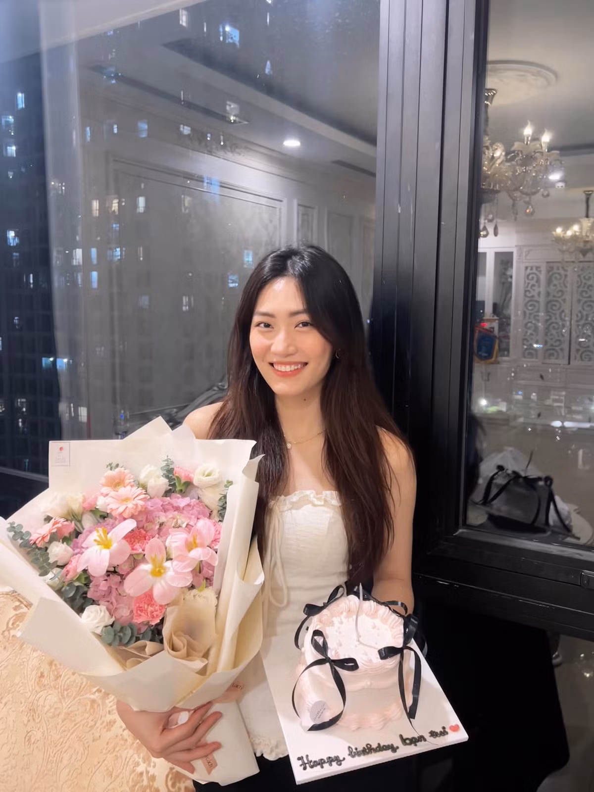 Sau khi kết hôn, cặp đôi chọn lối sống kín tiếng, ít khi chia sẻ chuyện riêng tư lên mạng xã hội, chính vì vậy thông tin cô mang thai đã nhận được cơn mưa lời chúc phúc từ đồng đội và người hâm mộ.