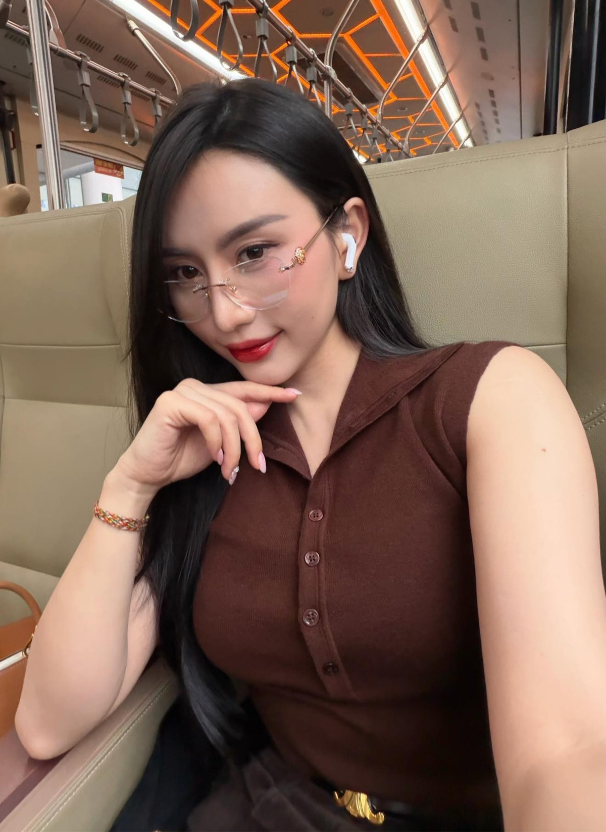 Dù chỉ là những nội dung đơn giản, thế nhưng cách Trang Lê truyền tải lại rất nhẹ nhàng, gần gũi và dễ áp dụng. Bởi vậy mà nữ gymer đã khiến nhiều người cảm thấy có thêm động lực bắt đầu thói quen chăm sóc cơ thể mỗi ngày.