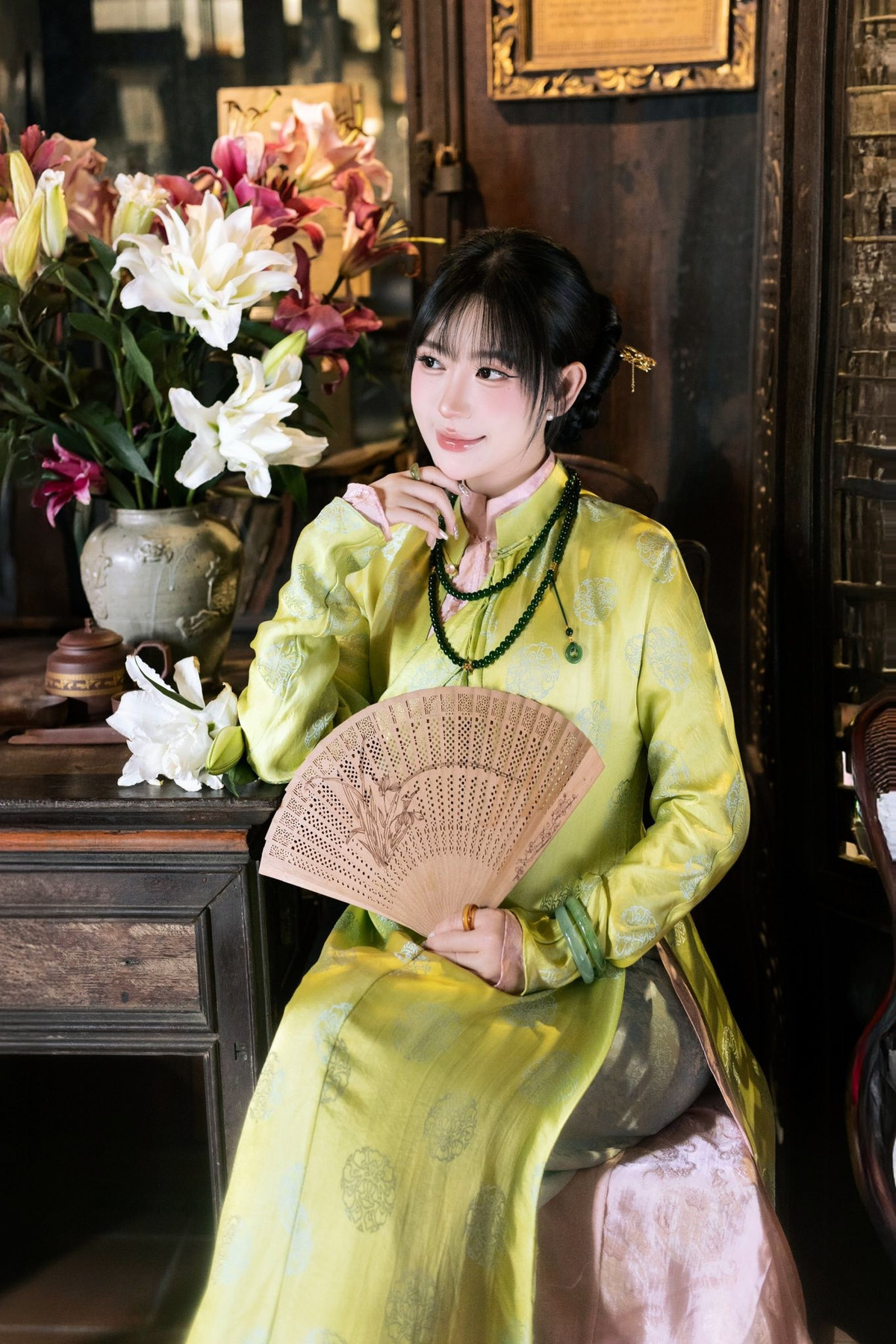 View - Con dâu “ông trùm điện tử Sài Gòn” diện áo dài tôn trọn khí chất nền nã | Báo Tri thức và Cuộc sống - TIN TỨC PHỔ BIẾN KIẾN THỨC 24H