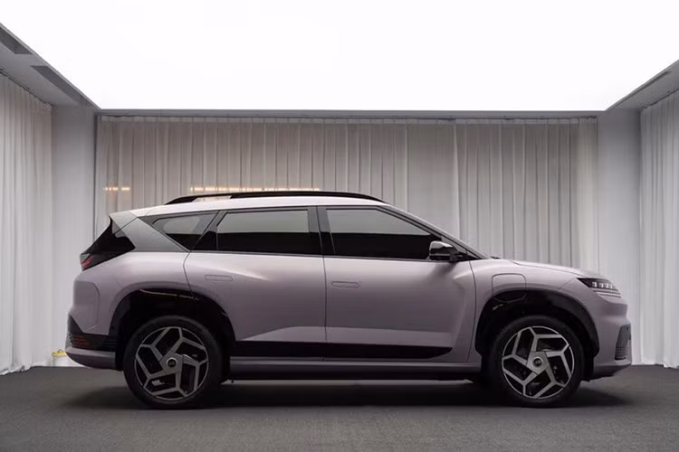 Mẫu xe SUV điện Hyundai EO 2025 mới sẽ là sản phẩm khởi đầu cho chiến lược “Năm năng lượng mới” của hãng tại quốc gia có thị trường đông dân cũng như sở hữu xe điện lớn nhất thế giới.