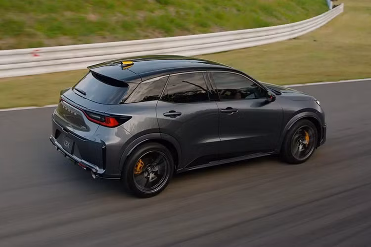 LBX Morizo RR Original Edition có giá khởi điểm từ 7,3 triệu yên (tương đương 49.600 USD - khoảng 1,13 tỷ đồng). Đây là con số đáng kể đối với một mẫu SUV cỡ nhỏ có chiều dài chỉ 4.190 mm, nhưng hoàn toàn hợp lý nếu xét đến thiết kế độc quyền, hiệu năng mạnh mẽ và trải nghiệm lái cá tính mà Lexus mang lại.