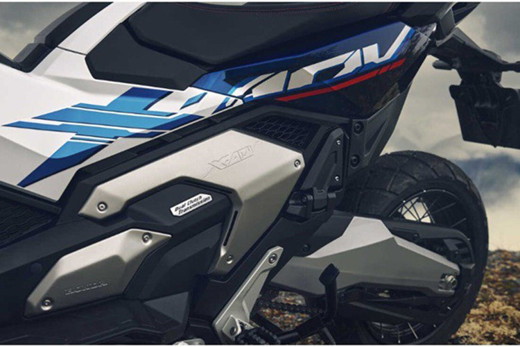 Phiên bản 2026 của X-ADV vẫn tiếp tục sử dụng cấu trúc động cơ và các công nghệ tiên tiến từ thế hệ trước, nhưng được làm mới bằng màu sơn mới và chú trọng hơn đến tính thân thiện với môi trường.