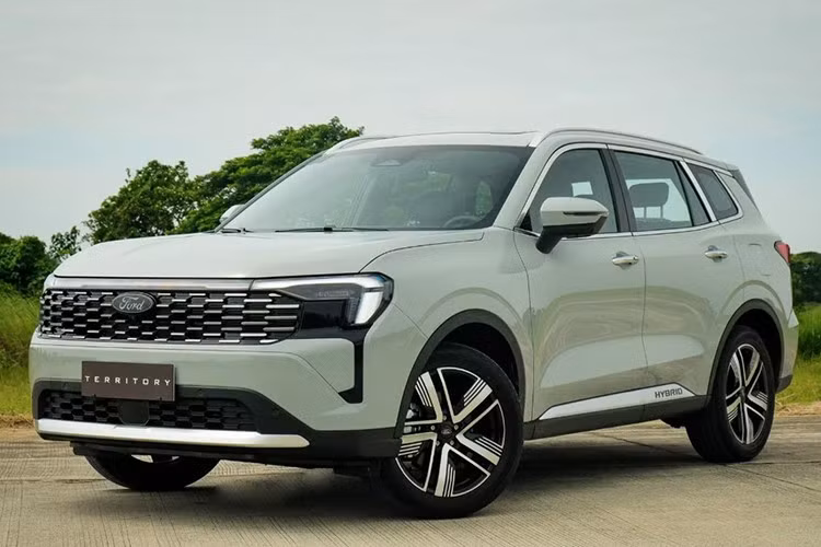 Ford Philippines đã chính thức tổ chức lễ ra mắt toàn cầu mẫu cho mẫu Territory Hybrid 2026 mới, đánh dấu Philippines là thị trường đầu tiên trên thế giới đón nhận phiên bản hybrid của mẫu crossover cỡ C này.