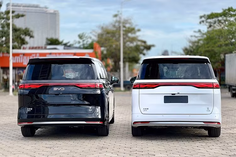 BYD M9 sẽ cạnh tranh trong phân khúc MPV cỡ lớn tại Việt Nam với các mẫu xe như Kia Carnival, Toyota Sienna, GAC M8 nhưng sẽ có mức giá "mềm" hơn nhưng trang bị và công nghệ lại hiện đại hơn khá nhiều.