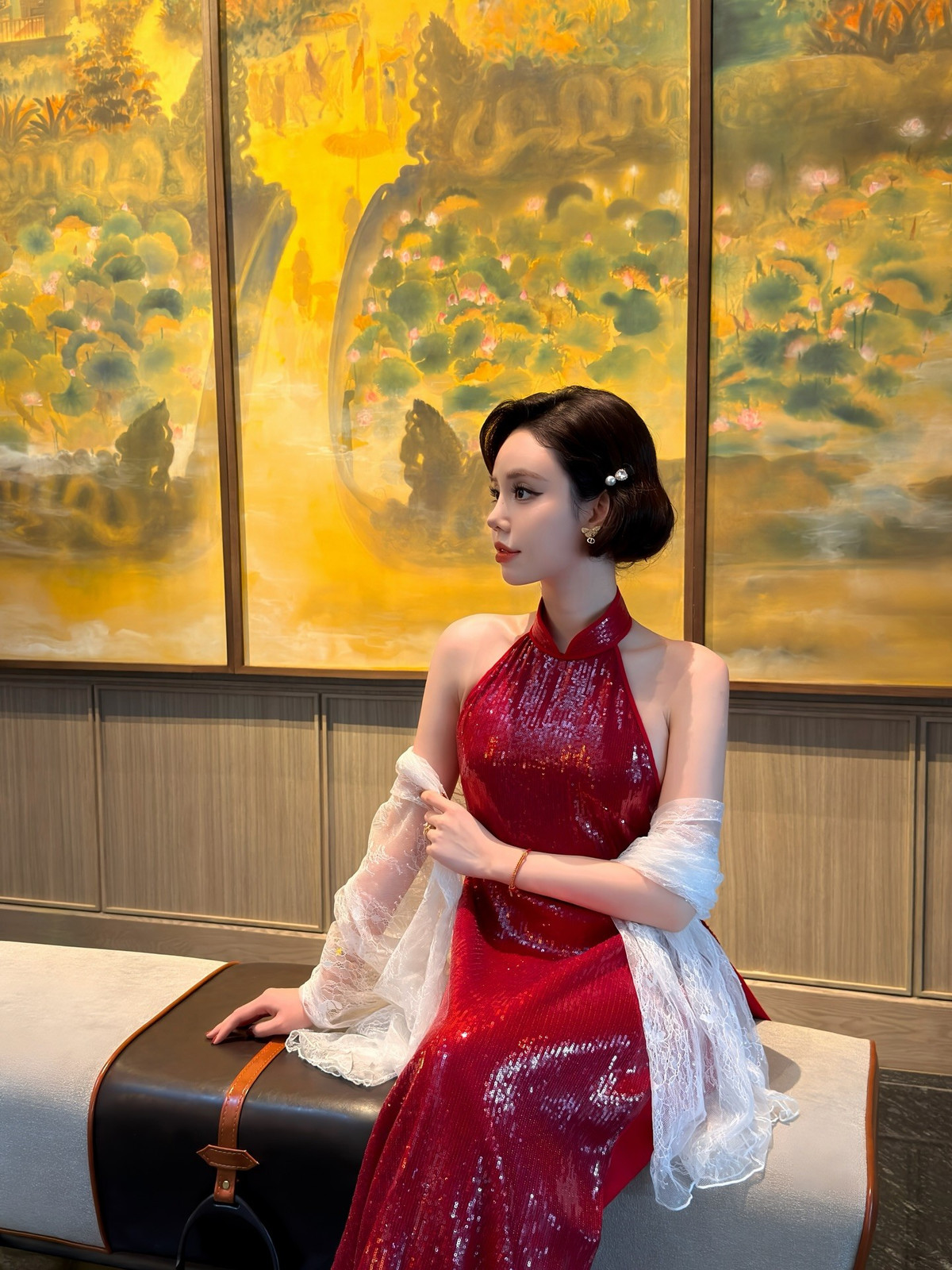 Chu Mạc Thúy Quỳnh tên thật là Nguyễn Thúy Quỳnh, là gương mặt nhận được nhiều sự quan tâm trên mạng xã hội. Cô được biết đến là một hot girl xinh đẹp, mẫu ảnh, mẫu quảng cáo và hiện còn kinh doanh online.