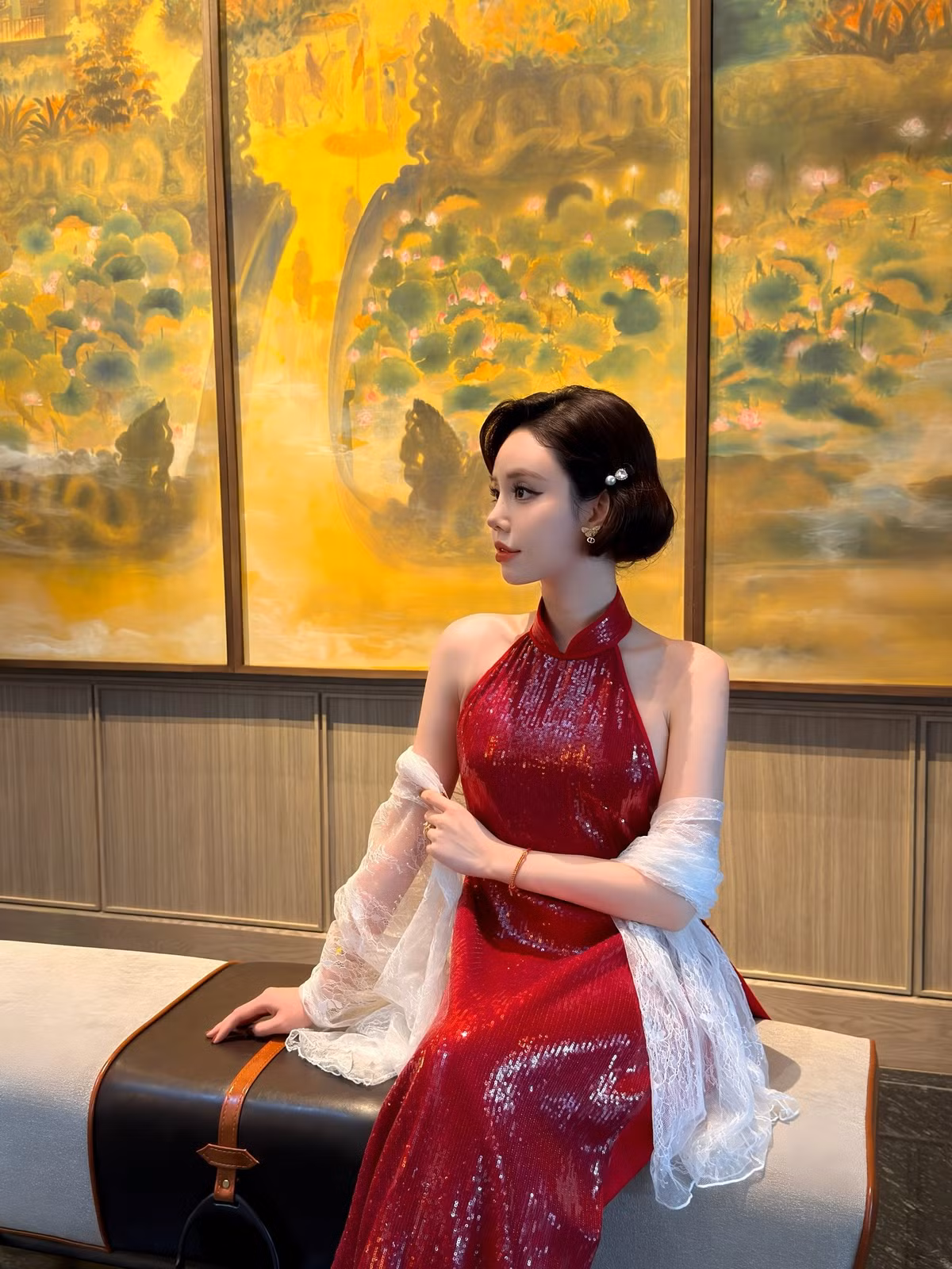 Chu Mạc Thúy Quỳnh tên thật là Nguyễn Thúy Quỳnh, là gương mặt nhận được nhiều sự quan tâm trên mạng xã hội. Cô được biết đến là một hot girl xinh đẹp, mẫu ảnh, mẫu quảng cáo và hiện còn kinh doanh online.