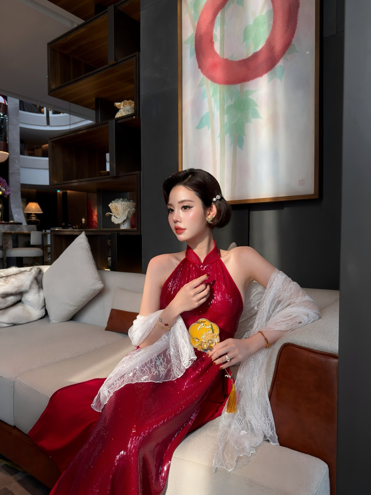 Nhờ lợi thế về nhan sắc và sức ảnh hưởng trên mạng xã hội, Chu Mạc Thúy Quỳnh thường xuyên nhận được lời mời hợp tác làm mẫu ảnh, mẫu quảng cáo cho nhiều nhãn hàng trong lĩnh vực thời trang và mỹ phẩm.