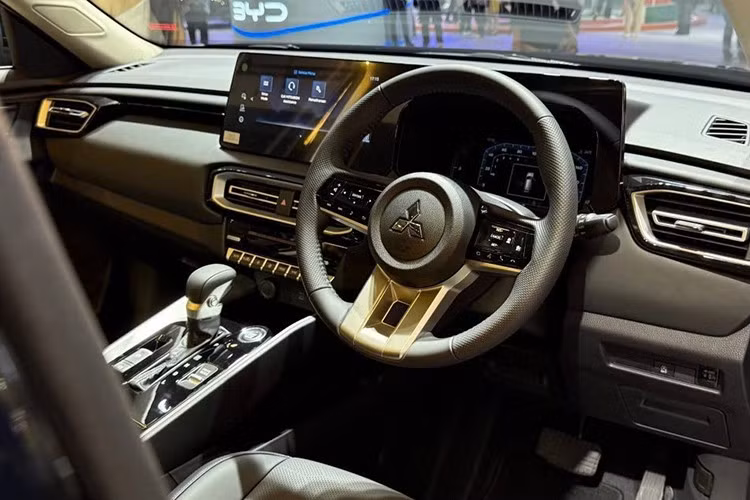 Về Destinator 2025 - đây là mẫu xe SUV được định vị nằm giữa Mitsubishi XForce và Pajero Sport, với định hướng trở thành lựa chọn lý tưởng cho các gia đình đang tìm kiếm một mẫu SUV đa dụng, dễ vận hành và phù hợp với điều kiện hạ tầng khu vực.