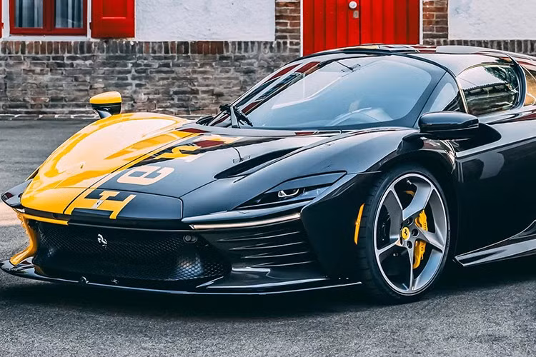 Khi búa được gõ tại RM Sotheby's, chiếc Daytona SP3 599+1 đã được bán với giá cao hơn gấp mười lần giá gốc. Điều này đưa nó lên vị trí thứ 13 trong danh sách những chiếc xe đắt nhất mọi thời đại được bán đấu giá, nhưng sẽ không ai tin được có tỷ phú chi ra 26 triệu đô la (tương đương 683 tỷ đồng), đủ để bạn sở hữu từ 100 đến 150 chiếc siêu xe trong garage.