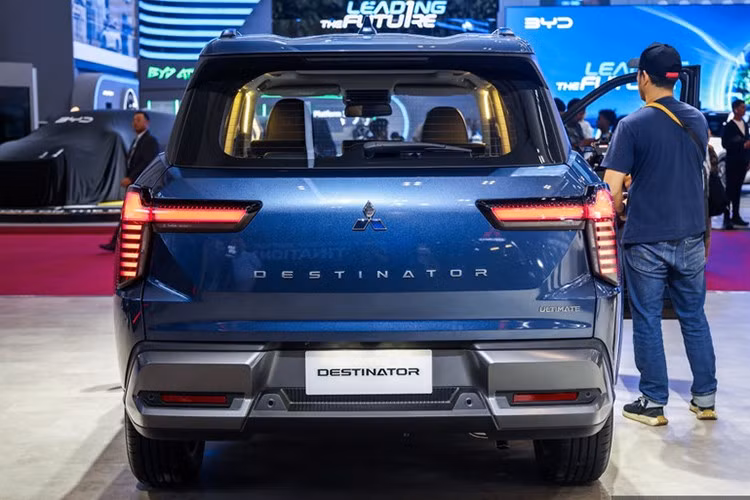 Tất cả thử nghiệm trên đều được thực hiện trong điều kiện lái bình thường, điều hòa bật liên tục. Xe thử là bản cao cấp Destinator Ultimate Premium, nhưng tất cả phiên bản đều dùng động cơ 1.5L tăng áp (161 mã lực, 250 Nm), nên mức tiêu hao gần như tương tự.