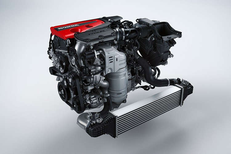 Tuy nhiên, tương lai của Civic Type R trên toàn cầu đang đối mặt thách thức lớn. Tại châu Âu, các quy định khí thải khắt khe đã buộc Honda giới thiệu phiên bản Ultimate Edition với số lượng chỉ 40 chiếc, coi như lời chia tay với thị trường này.