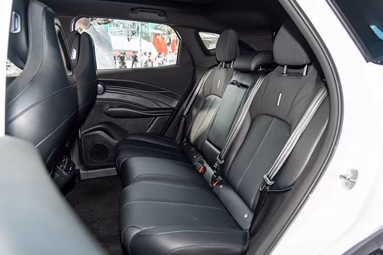 Trong khi đó, phiên bản PHEV dùng hệ truyền động Super Hybrid System (SHS), bao gồm máy xăng 1.5 TGDI và mô-tơ điện, tạo ra tổng công suất 346 mã lực. Cụm pin 18,4 kWh cho phép xe chạy 95 km mà không cần dùng động cơ xăng. Khi đổ đầy xăng và sạc đầy pin, xe có tầm hoạt động 1.250 km. Nhờ đó, xe chỉ tiêu thụ lượng xăng trung bình 5,9 lít/100 km.