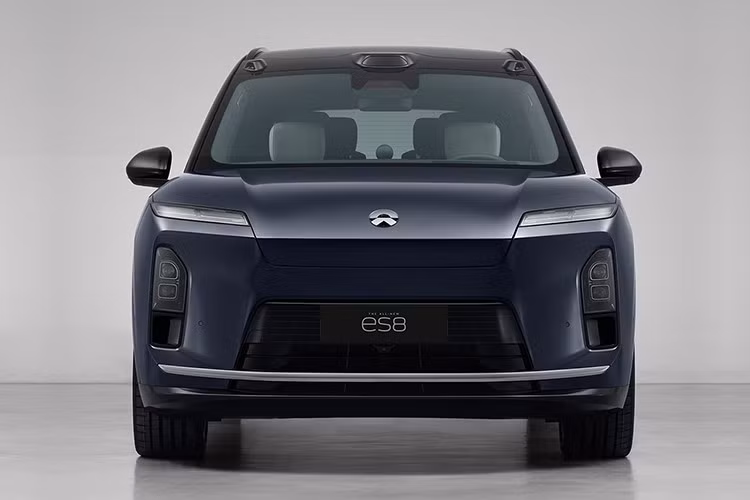 Công suất sạc cực đại của xe đạt 600 kW, dòng điện lên tới 765A – thuộc hàng nhanh nhất trong phân khúc SUV điện hiện nay. Hiện chưa có thông tin chính thức của mẫu xe SUV điện Nio ES8 hoàn toàn mới tại Trung Quốc.