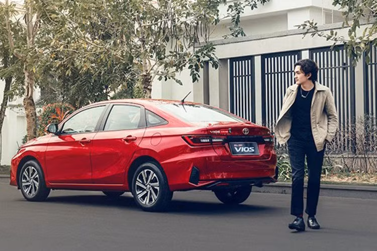 Mẫu xe sedan Toyota Vios đang bán tại Việt Nam hiện vẫn đang là thế hệ cũ. Nếu hãng xe Nhật đưa Vios hybrid về nước, đây có thể sẽ là mẫu sedan hạng B hybrid đầu tiên trong phân khúc.