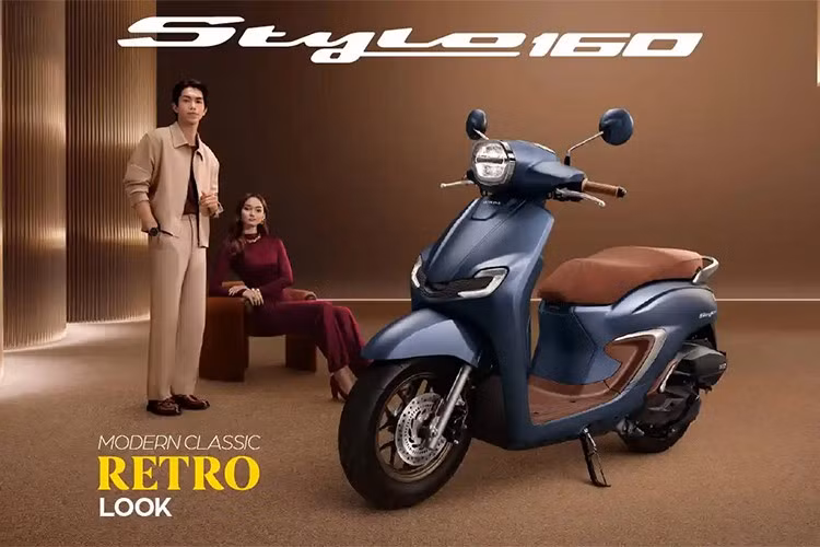 Tại Việt Nam, Honda Stylo 160 thế hệ cũ được nhập khẩu tư nhân nguyên chiếc từ Indonesia. Mẫu xe tay ga này được bán ra với 6 màu sắc, chia làm 2 phiên bản sử dụng phanh CBS hoặc phanh ABS, từ 69,9 triệu đồng.