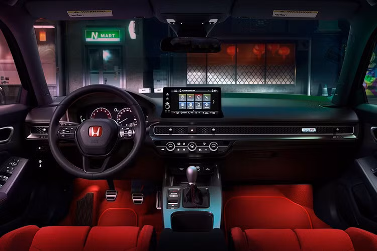 Ở Việt Nam, tháng 1/2025, Honda Việt Nam cũng điều chỉnh giá bán của Civic Type R từ 2,399 tỷ đồng lên 2,999 tỷ đồng, tăng tới 600 triệu đồng dù không có thay đổi nào về trang bị.