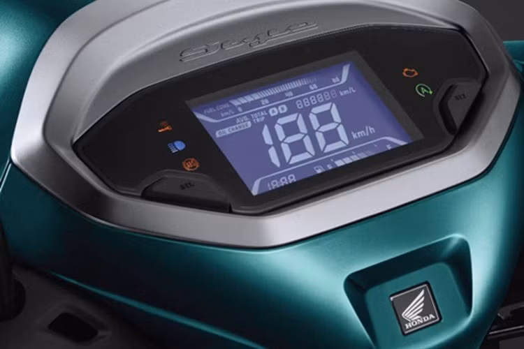 Ngoài hình xe với hệ thống đèn LED hoàn toàn, cụm đồng hồ kỹ thuật số hiện đại, cổng sạc tiện lợi nằm trong hộc chứa đồ phía trước, hệ thống Smartkey, cốp chứa đồ rộng tới 16,5 lít, và bình xăng dung tích 5,5 lít.