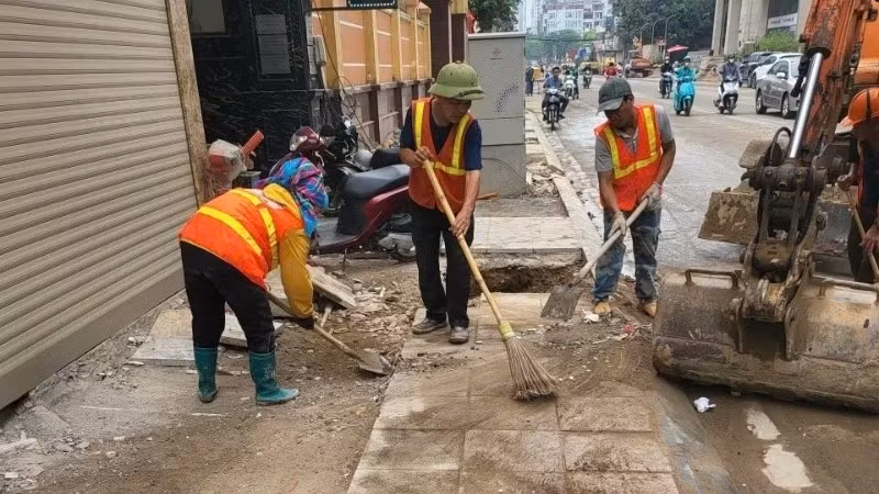 Lượng nhân công được huy động nhưng chưa thể đáp ứng khối lượng công việc do diện tích thi công nhỏ hẹp, thường xuyên phát sinh hiện tượng nước thải úng ngập cục bộ.