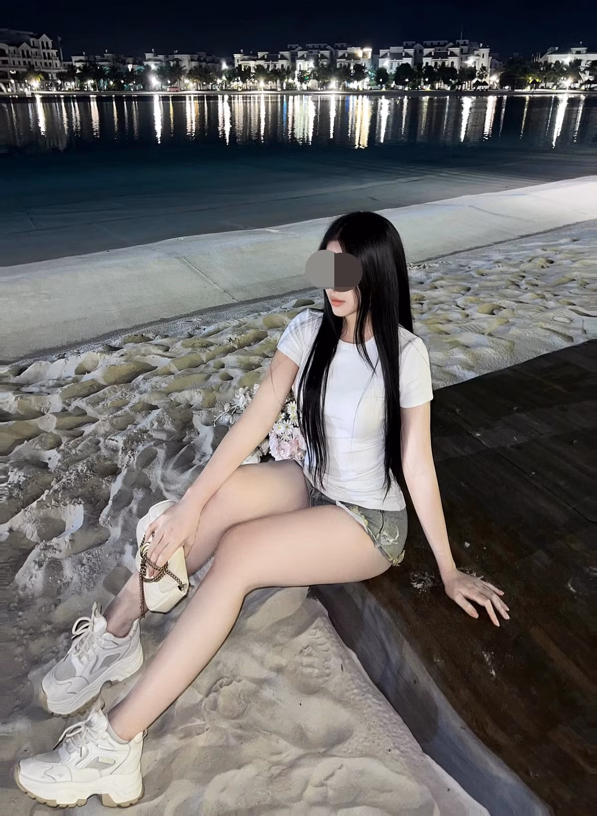 Những chiêu trò câu view bằng hình ảnh phản cảm như trường hợp nói trên của M.M không chỉ gây ái ngại cho người tiêu dùng mà còn tác động tiêu cực đến cộng đồng mạng, đặc biệt là giới trẻ.