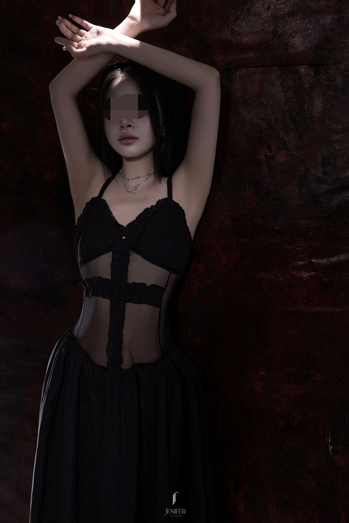 Dù mục tiêu có thể là để gây chú ý, nhưng cách làm khi bán hàng online của M.M khiến đa số phải cảm thấy ngượng ngùng và phản cảm hơn là ấn tượng về sản phẩm.