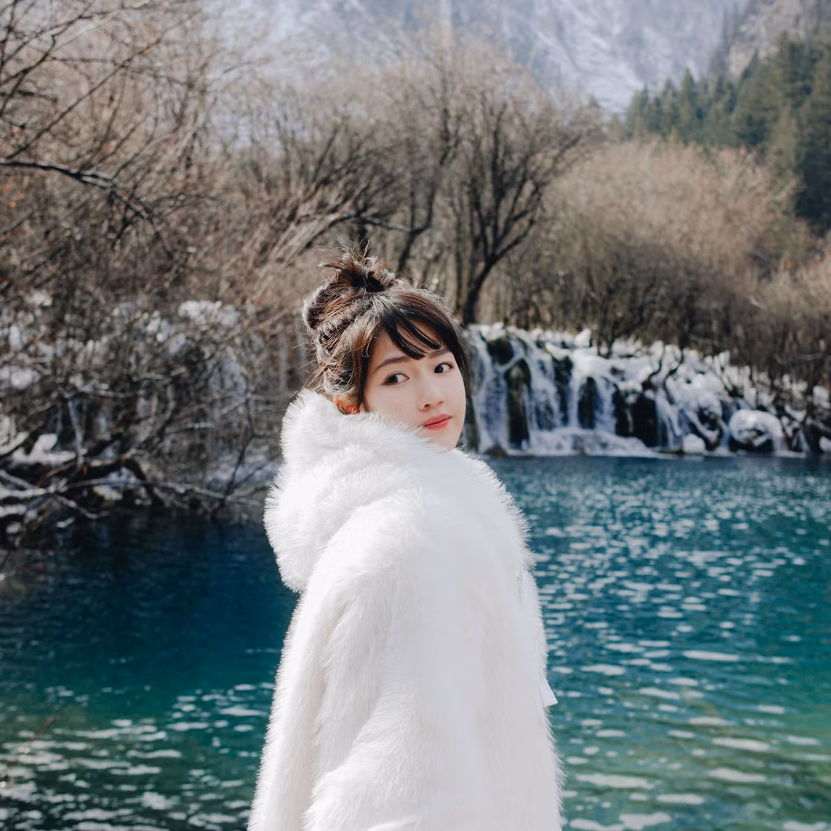 Kiều Trinh Xíu từng góp mặt trong nhiều dự án phim điện ảnh và truyền hình như Em Chưa 18, Ông Ngoại Tuổi 30, Gia Đình Là Số 1, Pháp Sư Mù…, ghi dấu ấn với hình ảnh trong sáng, dễ thương.